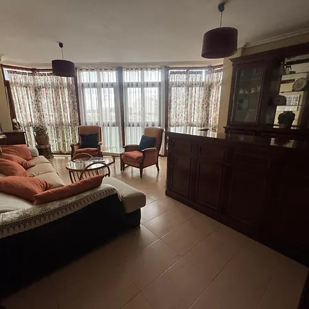 Piso Grande En Con Garaje شقة
