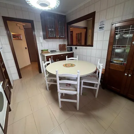 Piso Grande En Con Garaje شقة