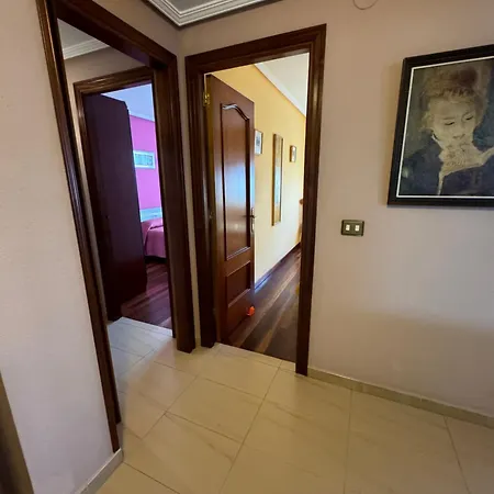 Piso Grande En Con Garaje 아파트 라네스