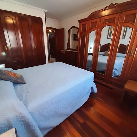 Piso Grande En Con Garaje 아파트 라네스